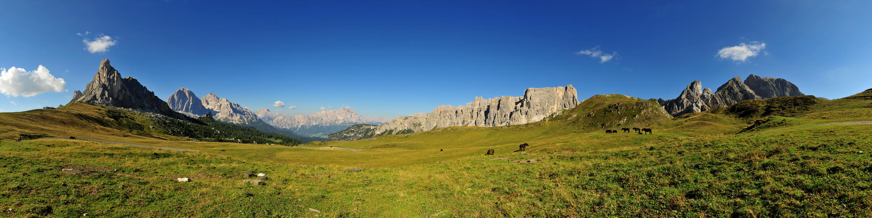 Dolomiti, panorama dal passo Giau verso i Lastoi de Formin