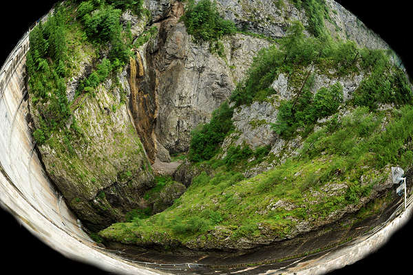 diga idroelettrica sulla forra del torrente Lumiei e lago di Sauris