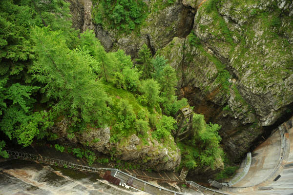 diga idroelettrica sulla forra del torrente Lumiei e lago di Sauris