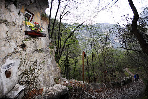 Cismon del Grappa, Valbrenta - la Gusella e la mulattiera della val Goccia