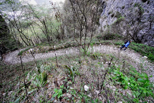 Cismon del Grappa, Valbrenta - la Gusella e la mulattiera della val Goccia