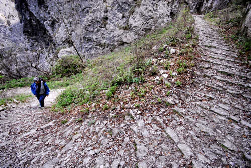 Cismon del Grappa, Valbrenta - la Gusella e la mulattiera della val Goccia