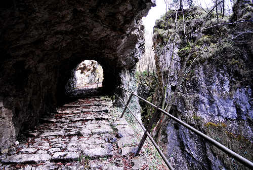 Cismon del Grappa, Valbrenta - la Gusella e la mulattiera della val Goccia