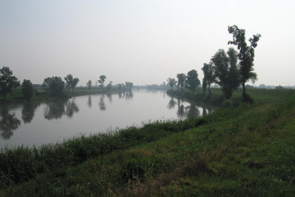 cicloturismo, argini del fiume Adige a Rovigo