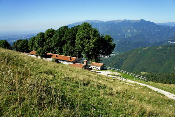 giro del monte Cesen in mountain bike, Pianezze Molvine Milies Capitel di Garda malga Mariech