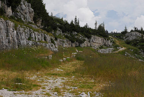 foto escursione storica piazzale Lozze, Caldiera, monte Ortigara, chiesetta Lozze