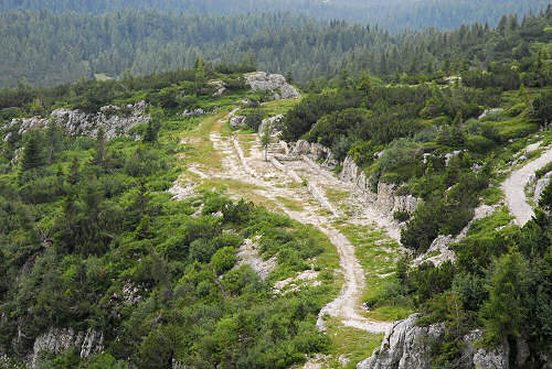foto escursione storica piazzale Lozze, Caldiera, monte Ortigara, chiesetta Lozze