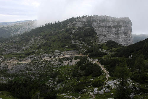 foto escursione storica piazzale Lozze, Caldiera, monte Ortigara, chiesetta Lozze