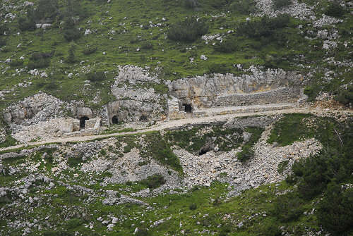 foto escursione storica piazzale Lozze, Caldiera, monte Ortigara, chiesetta Lozze