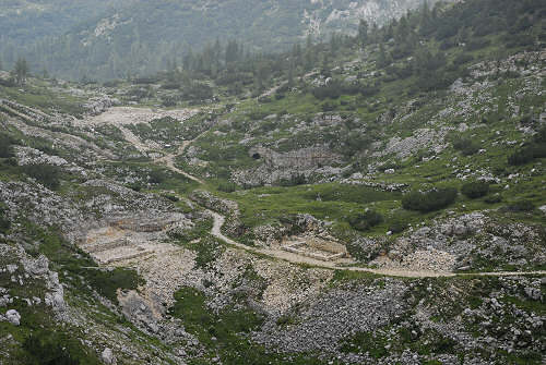 foto escursione storica piazzale Lozze, Caldiera, monte Ortigara, chiesetta Lozze