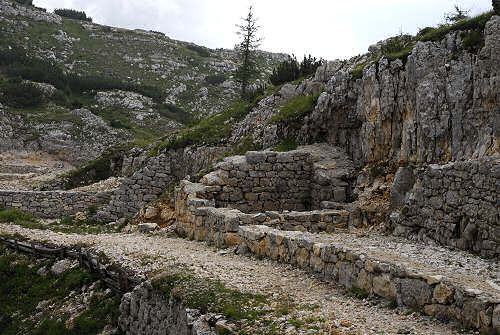 foto escursione storica piazzale Lozze, Caldiera, monte Ortigara, chiesetta Lozze