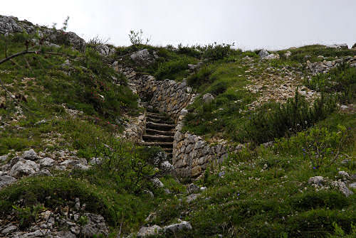 foto escursione storica piazzale Lozze, Caldiera, monte Ortigara, chiesetta Lozze