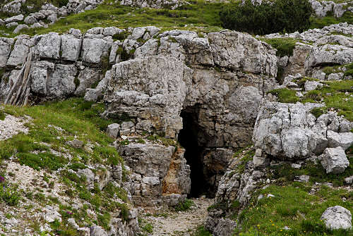 foto escursione storica piazzale Lozze, Caldiera, monte Ortigara, chiesetta Lozze