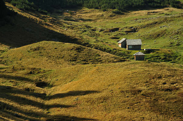 Lozze, Campi Lussi, Valle Agnella, monte Ortigara, chiesetta Lozze