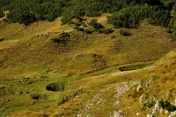 Lozze, Campi Lussi, Valle Agnella, monte Ortigara, chiesetta Lozze