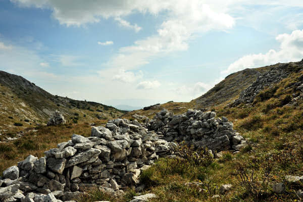 Lozze, Campi Lussi, Valle Agnella, monte Ortigara, chiesetta Lozze