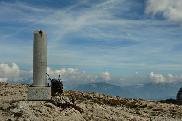 Lozze, Campi Lussi, Valle Agnella, monte Ortigara, chiesetta Lozze