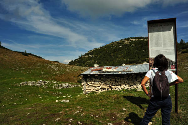 Lozze, Campi Lussi, Valle Agnella, monte Ortigara, chiesetta Lozze
