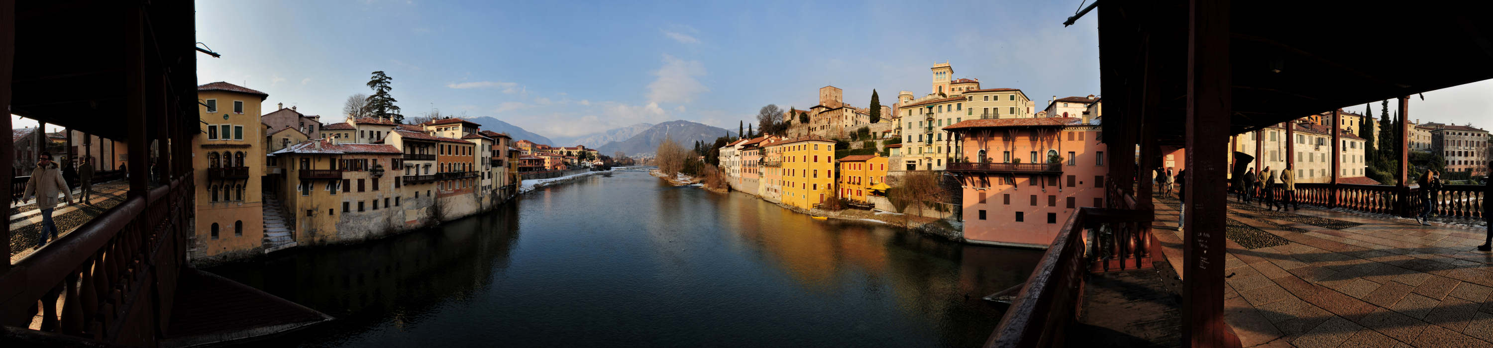 il fiume Brenta dal Ponte Vecchio a Bassano del Grappa
