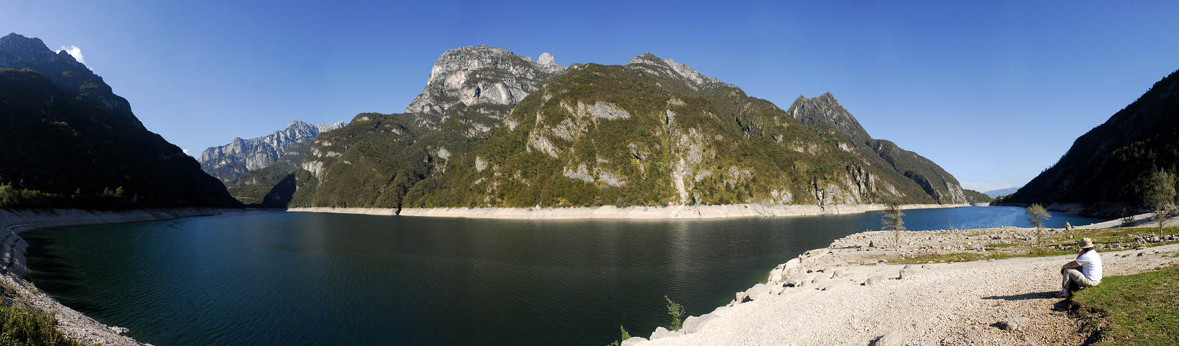 lago del Mis nella Valle del Mis, Parco Nazionale Dolomiti Bellunesi