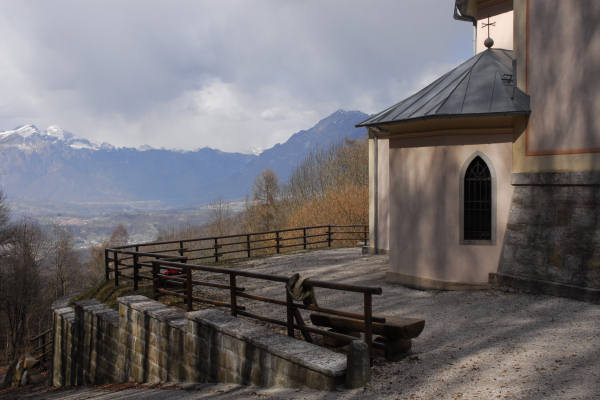Lago Santa Croce, Farra d'Alpago, Santuario Madonna del Runal