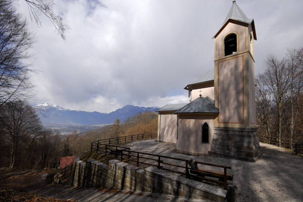 Lago Santa Croce, Farra d'Alpago, Santuario Madonna del Runal