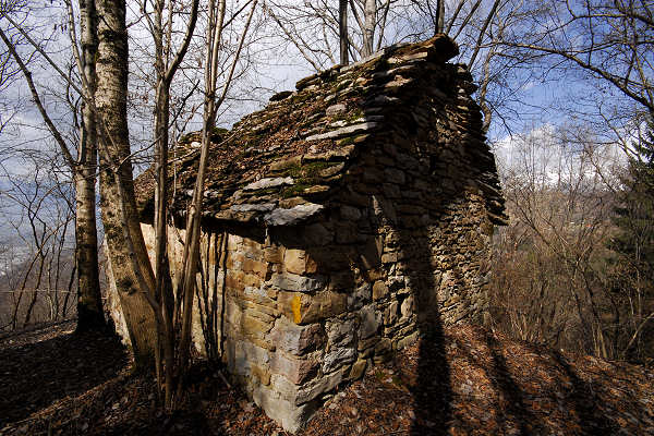 Lago Santa Croce, Farra d'Alpago, Santuario Madonna del Runal