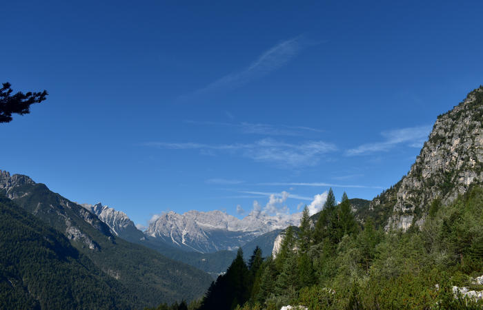 Val di Zoldo - sentiero salita al rifugio Casera Bosconero dal lago di Pontesei