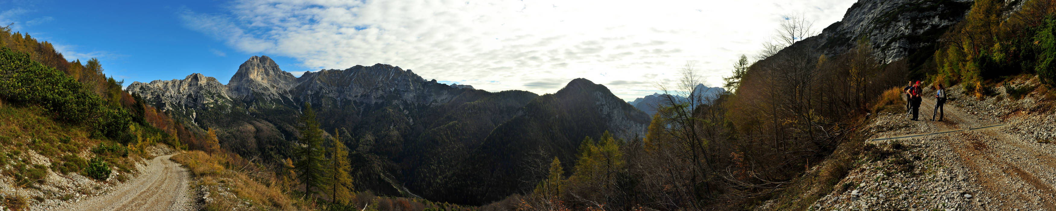 Dolomiti Friulane, lungo la stradina per Cava Buscada in Val Zemola
