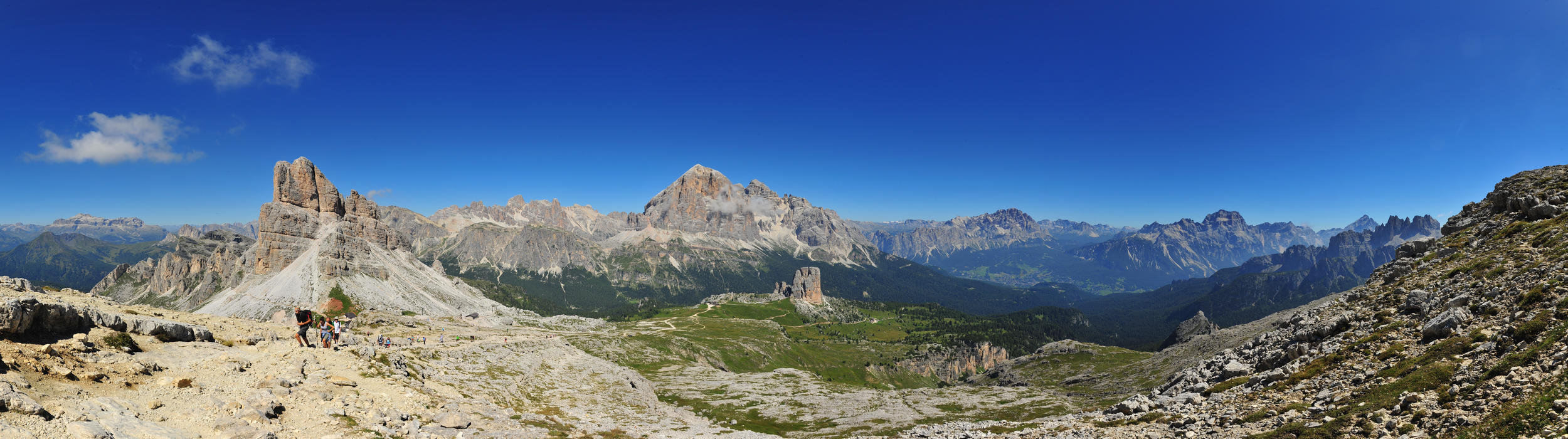 Dolomiti, panoramica dai pressi del rifugio Nuvolau