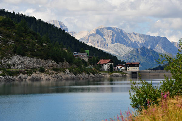 lago di Fedaia e ghiacciaio della Marmolada