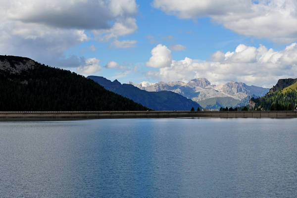 lago di Fedaia e ghiacciaio della Marmolada