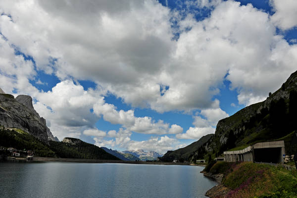 lago di Fedaia e ghiacciaio della Marmolada