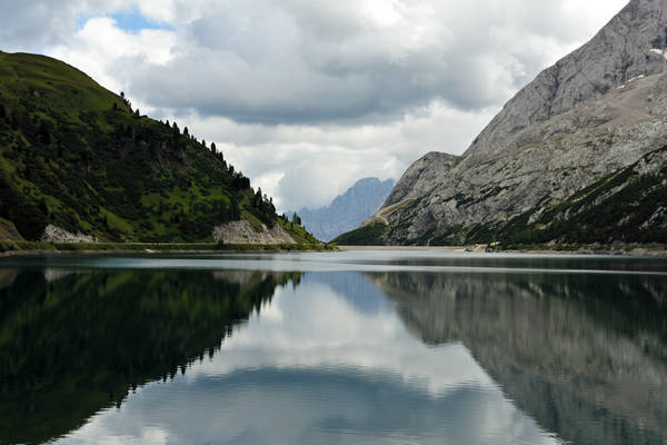 lago di Fedaia e ghiacciaio della Marmolada