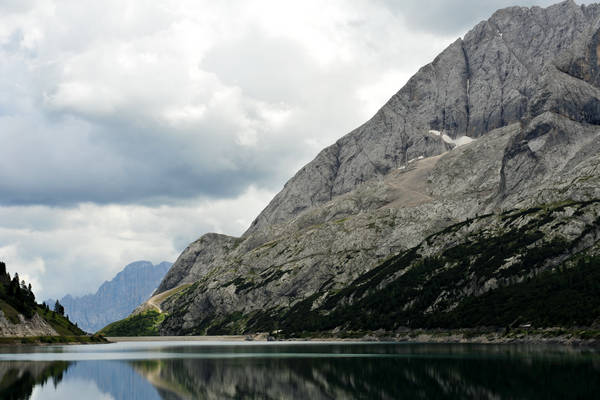 lago di Fedaia e ghiacciaio della Marmolada