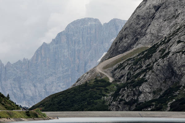 lago di Fedaia e ghiacciaio della Marmolada