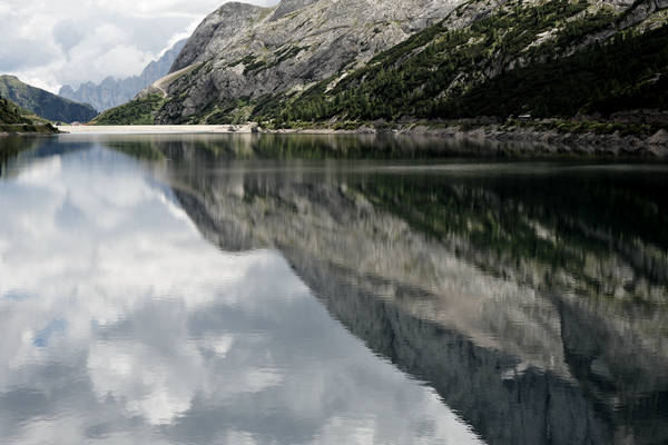 lago di Fedaia e ghiacciaio della Marmolada