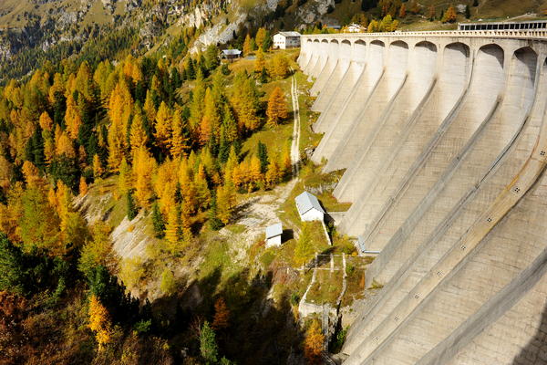 lago di Fedaia e ghiacciaio della Marmolada