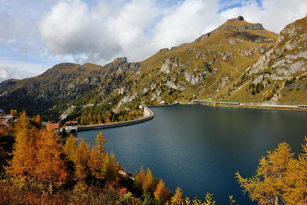 lago di Fedaia e ghiacciaio della Marmolada