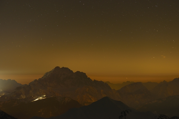 tramonto, notte e alba invernali dal Lagazuoi Piccolo verso le Dolomiti Ampezzane