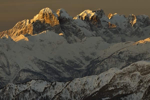tramonto, notte e alba invernali dal Lagazuoi Piccolo verso le Dolomiti Ampezzane