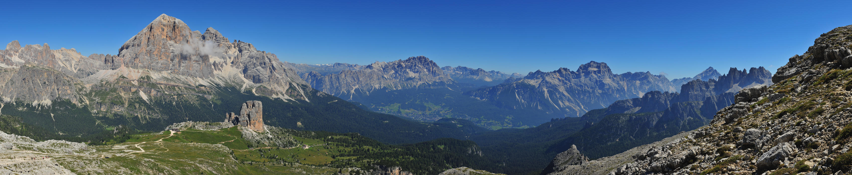 Dolomiti e conca Ampezzana dai pressi del rifugio Nuvolau