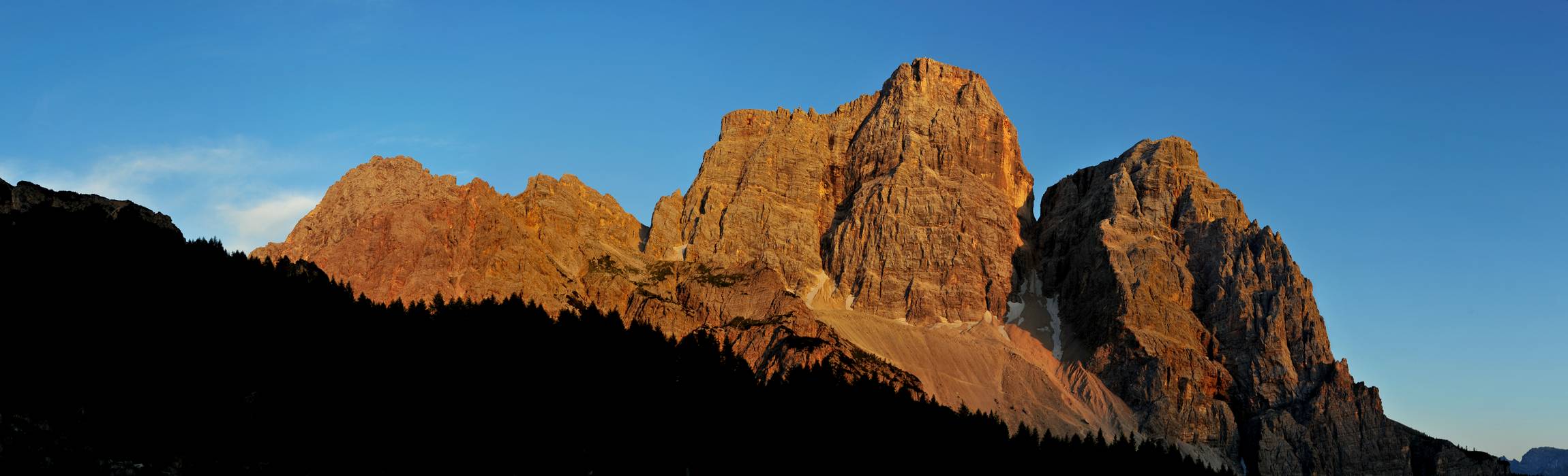 dal rifugio Citt&agrave; di Fiume tramonto verso il Pelmo-Pelmetto