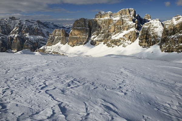 tramonto, notte e alba invernali dal Lagazuoi Piccolo verso le Dolomiti Ampezzane