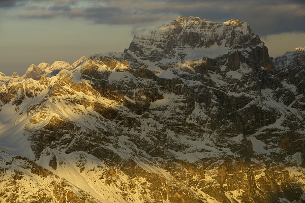 tramonto, notte e alba invernali dal Lagazuoi Piccolo verso le Dolomiti Ampezzane