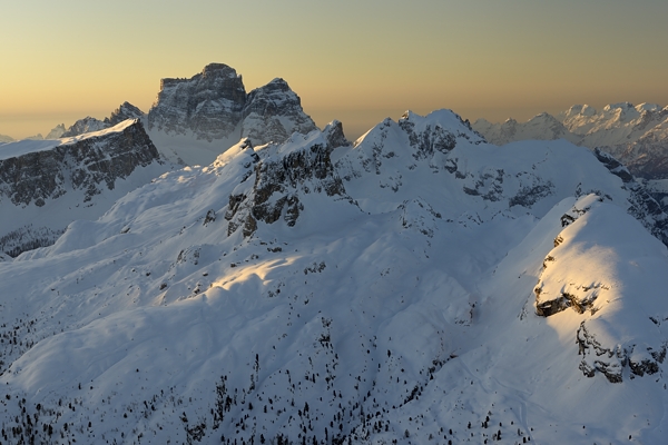 tramonto, notte e alba invernali dal Lagazuoi Piccolo verso le Dolomiti Ampezzane