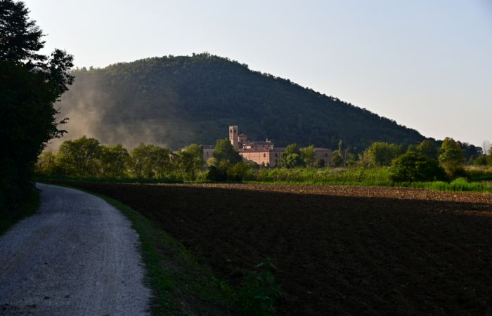 Colli Euganei - escursione lungo il Sentiero del Giubileo, dalla Abbazia di Praglia al monte Lonzina Boscalbo e chiesa di Tramonte