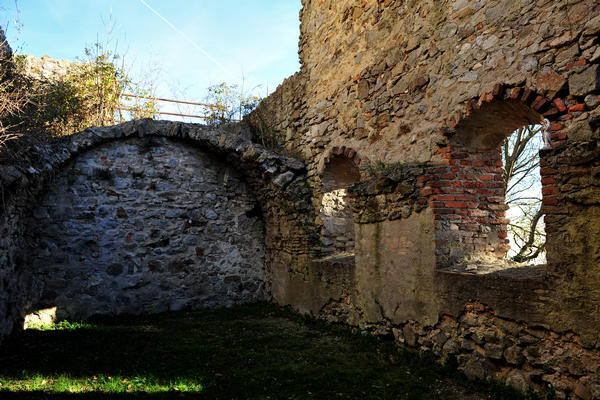ruderi ex monastero Olivetani sul Monte Venda nei Colli Euganei