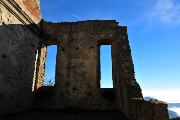 ruderi ex monastero Olivetani sul Monte Venda nei Colli Euganei