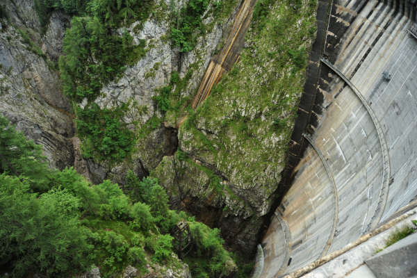diga idroelettrica sulla forra del torrente Lumiei e lago di Sauris